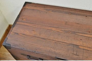 アンティーク家具　☆古民具　金具の大きな観音開き二段重ね時代箪笥