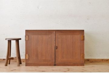 アンティーク家具　古い木のシンプルな観音開き時代箪笥ローボード