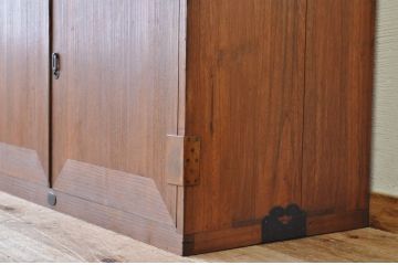 アンティーク家具　古い木のシンプルな観音開き時代箪笥ローボード