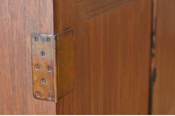 アンティーク家具　古い木のシンプルな観音開き時代箪笥ローボード