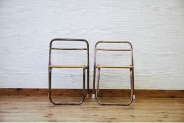 アンティーク家具　可愛いデザイン!古い幼稚園の小さな椅子2脚セット2