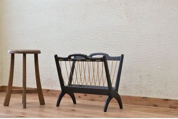 中古　カリモク折り畳みマガジンラック