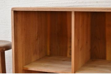アンティーク家具　古い木味のマス目棚(飾り棚)
