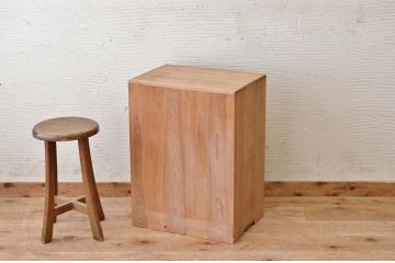 アンティーク家具　古い木味のマス目棚(飾り棚)