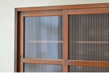 アンティーク家具　☆シンプルなモールガラス二段重ねアンティーク収納棚