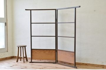 古い木の折り畳み式アンティーク衣桁