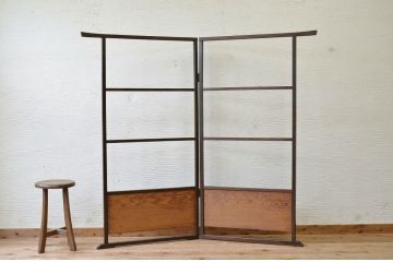 古い木の折り畳み式アンティーク衣桁