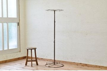 1970〜80年代　錆びたハンガーラック1
