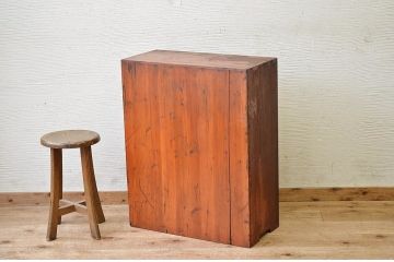 アンティーク家具　小振りなアンティーク飾り棚