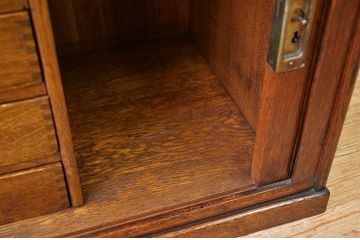 アンティーク家具　総楢材!上質なシャッター書類棚(小引き出し、蛇腹)