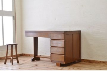 レトロなデザインのシンプルなアンティーク片袖机