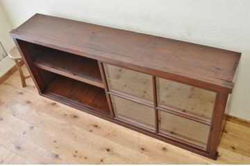 アンティーク家具　シンプルな横長アンティーク収納棚(飾り棚)