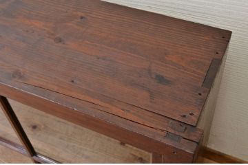 アンティーク家具　シンプルな横長アンティーク収納棚(飾り棚)