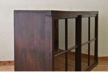 アンティーク家具　シンプルな横長アンティーク収納棚(飾り棚)