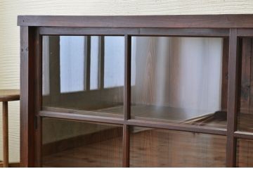 アンティーク家具　シンプルな横長アンティーク収納棚(飾り棚)