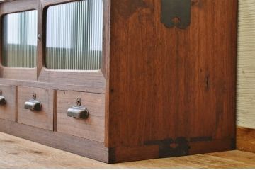 アンティーク家具　可愛いデザイン!アンティークローボード