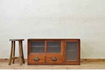 アンティーク家具　素敵なデザイン!銀モールガラスアンティークローボード