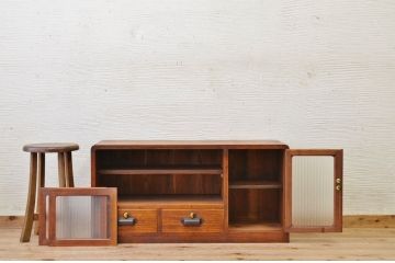 アンティーク家具　素敵なデザイン!銀モールガラスアンティークローボード