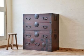 アンティーク家具　☆古民具　骨董　金具の大きな二段重ね時代箪笥