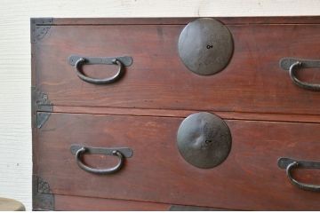 アンティーク家具　☆古民具　骨董　金具の大きな二段重ね時代箪笥