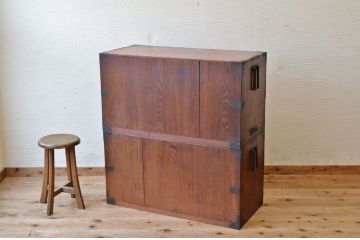 アンティーク家具　☆古民具　骨董　金具の大きな二段重ね時代箪笥