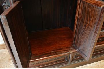 アンティーク家具　重厚!縞黒檀製の飾り棚(茶棚)