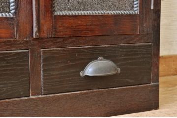 アンティーク家具　小振りなアンティークダイヤガラス本箱