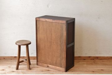 アンティーク家具　小振りなアンティークダイヤガラス本箱