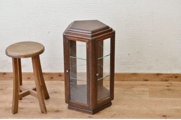 アンティーク家具　小さな五角形回転ガラスケース