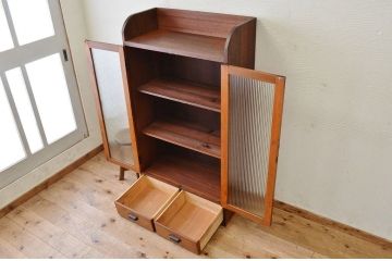 アンティーク家具　モールガラスの大振りなアンティーク本箱