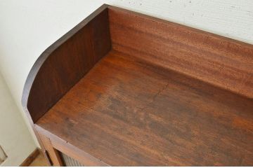 アンティーク家具　モールガラスの大振りなアンティーク本箱