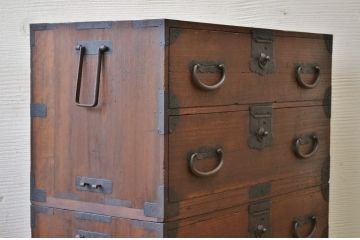 アンティーク家具　☆古民具　骨董　金具の立派な二段重ね時代箪笥