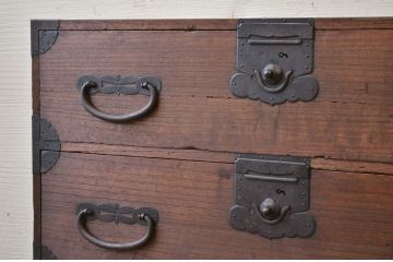 アンティーク家具　☆古民具　骨董　金具の立派な二段重ね時代箪笥