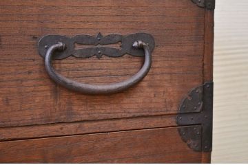 アンティーク家具　☆古民具　骨董　金具の立派な二段重ね時代箪笥