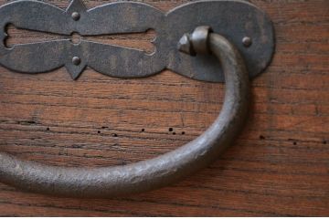 アンティーク家具　☆古民具　骨董　金具の立派な二段重ね時代箪笥