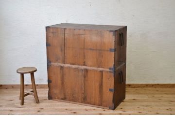 アンティーク家具　☆古民具　骨董　金具の立派な二段重ね時代箪笥