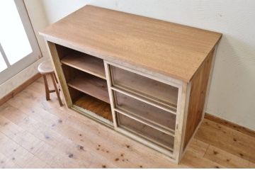 アンティーク家具　素敵な雰囲気!大振りなアンティークカウンターテーブル(収納棚)