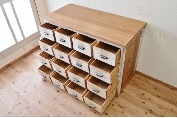 アンティーク家具　大振りなアンティーク16杯引き出し(カウンターテーブル)