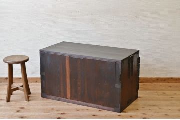 アンティーク家具　古民具　骨董　天板を補強した観音開き時代箪笥ローボード