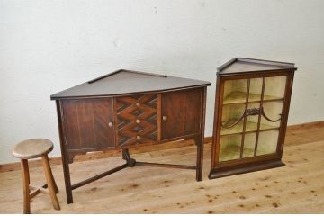 1940年頃　イギリスアンティーク　コーナーキャビネット