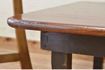 レトロなデザインの角型アンティークちゃぶ台