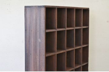アンティーク家具　古い学校の重厚なマス目棚(アンティーク飾り棚)2