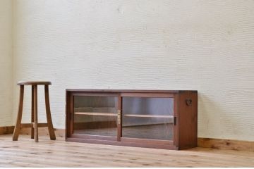 アンティーク家具　古い木のシンプルなアンティーク収納棚(ローボード)