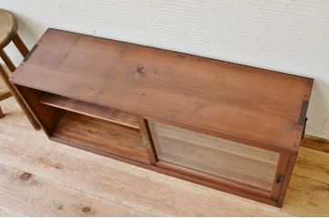 アンティーク家具　古い木のシンプルなアンティーク収納棚(ローボード)
