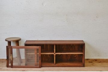 アンティーク家具　古い木のシンプルなアンティーク収納棚(ローボード)