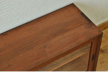 アンティーク家具　古い木のシンプルなアンティーク収納棚(ローボード)