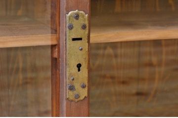 アンティーク家具　古い木のシンプルなアンティーク収納棚(ローボード)