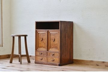 アンティーク家具　古い木の小振りな収納棚