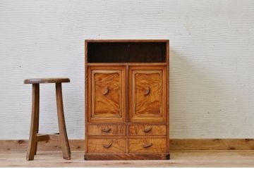 アンティーク家具　古い木の小振りな収納棚