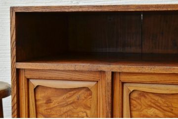 アンティーク家具　古い木の小振りな収納棚